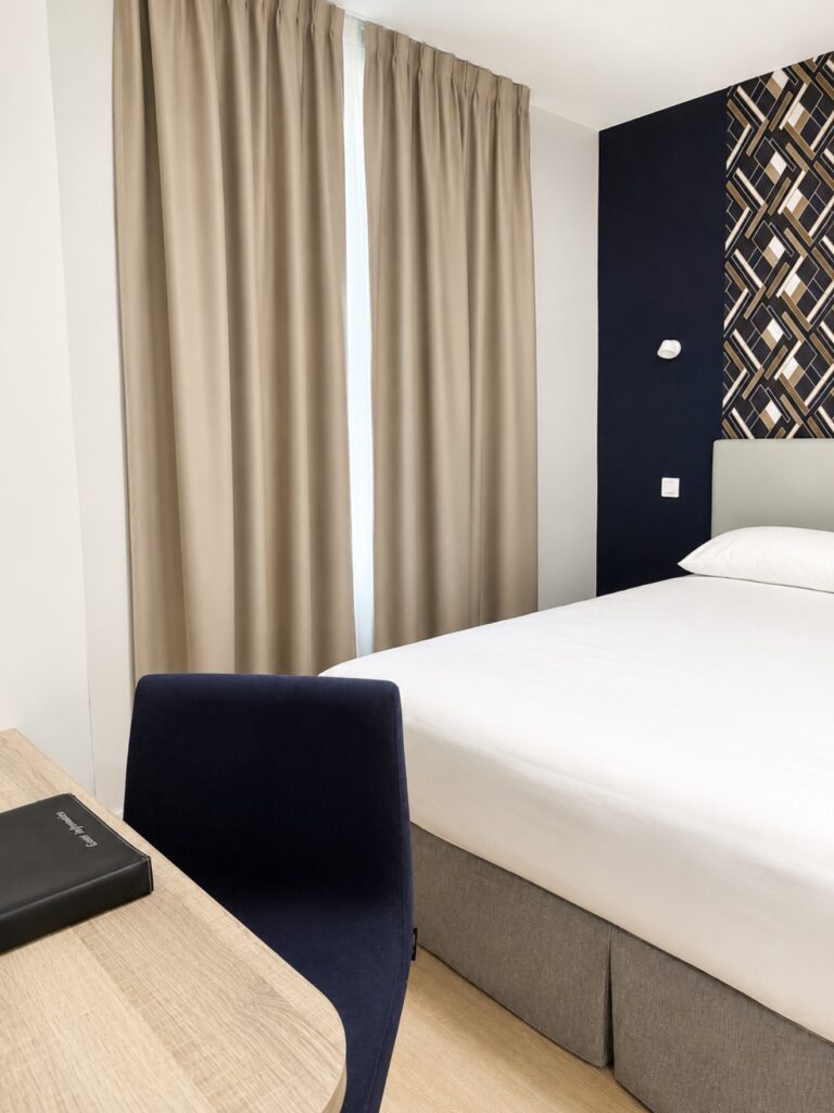Chambre supérieure à Laval – Hôtel Le Petit Périer