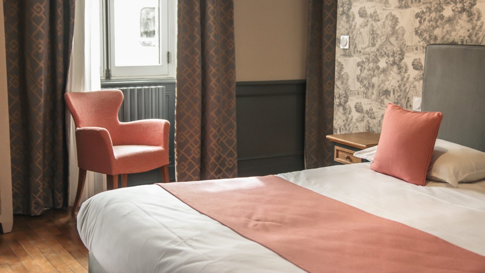 hotel-chambre-suite--petit-perier-laval